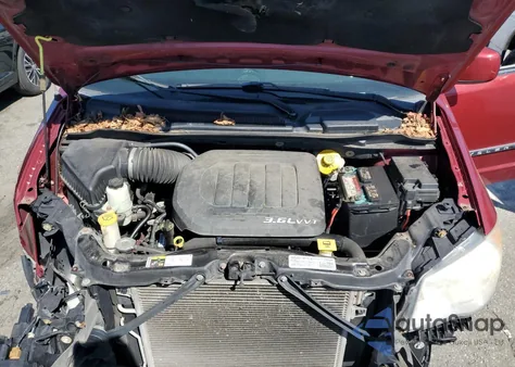 2014 Chrysler Town & Country Touring z USA, uszkodzony, nr VIN 2C4RC1BG7ER324350